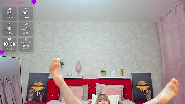 Snapshot of KattyPeachX chatting on 7, 10, 2025 KattyPeachX online show from 7, 10, 2025