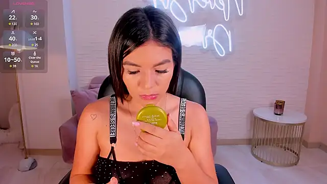 Snapshot of ValeriaRoldanX chatting on 26, 2, 2025 ValeriaRoldanX online show from 26, 2, 2025