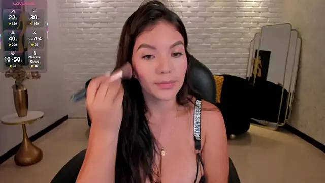 Snapshot of ValeriaRoldanX chatting on 23, 10, 2025 ValeriaRoldanX online show from 23, 10, 2025