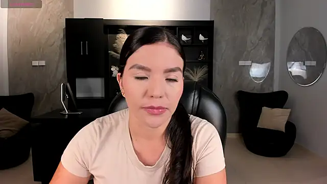 Snapshot of ValeriaRoldanX chatting on 26, 10, 2025 ValeriaRoldanX online show from 26, 10, 2025