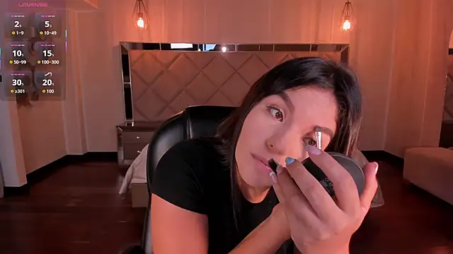 Snapshot of ValeriaRoldanX chatting on 9, 11, 2025 ValeriaRoldanX online show from 9, 11, 2025