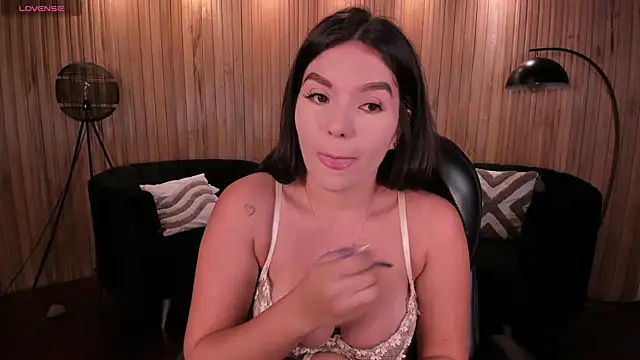 Snapshot of ValeriaRoldanX chatting on 25, 11, 2025 ValeriaRoldanX online show from 25, 11, 2025