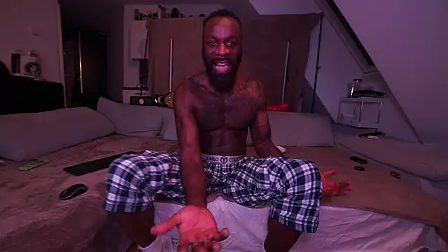 MacTroy online show from 5, 1, 2025