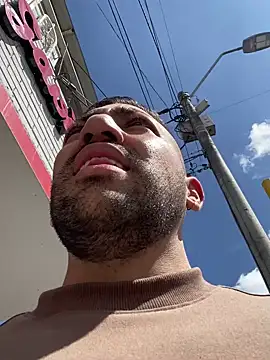 JuanZapata33 online show from 2, 1, 2025