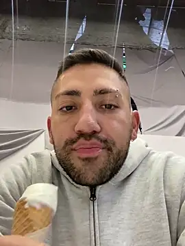 JuanZapata33 online show from 3, 1, 2025