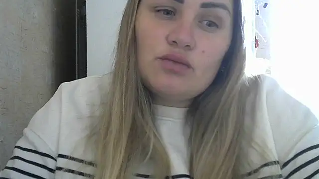 Snapshot of Honeydew-Waves chatting on 6, 10, 2025 Honeydew-Waves online show from 6, 10, 2025