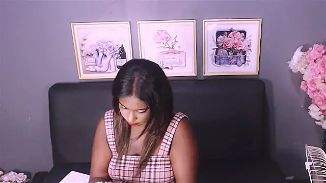 Snapshot of Littleindianmilf chatting on 15, 1, 2025 Littleindianmilf online show from 15, 1, 2025
