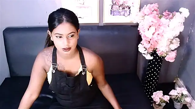 Snapshot of Littleindianmilf chatting on 25, 2, 2025 Littleindianmilf online show from 25, 2, 2025