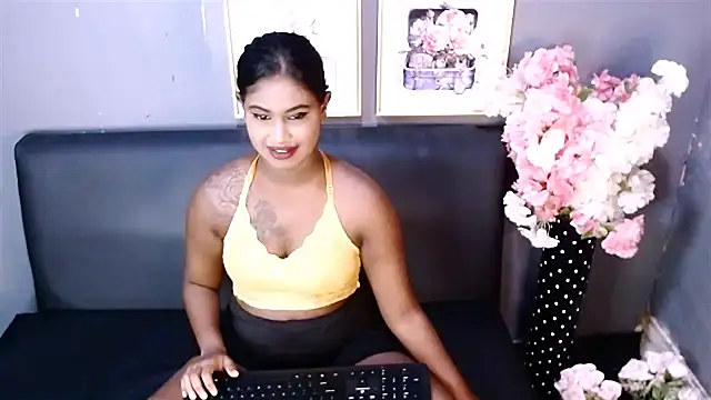 Snapshot of Littleindianmilf chatting on 25, 2, 2025 Littleindianmilf online show from 25, 2, 2025