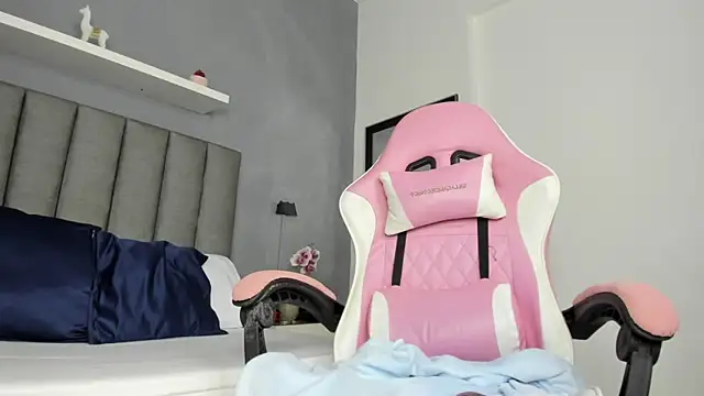 angelica dymond online show from 20, 1, 2025