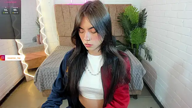 Snapshot of Roxanne_tay chatting on 14, 1, 2025 Roxanne tay online show from 14, 1, 2025