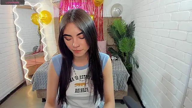 Snapshot of Roxanne_tay chatting on 31, 1, 2025 Roxanne tay online show from 31, 1, 2025