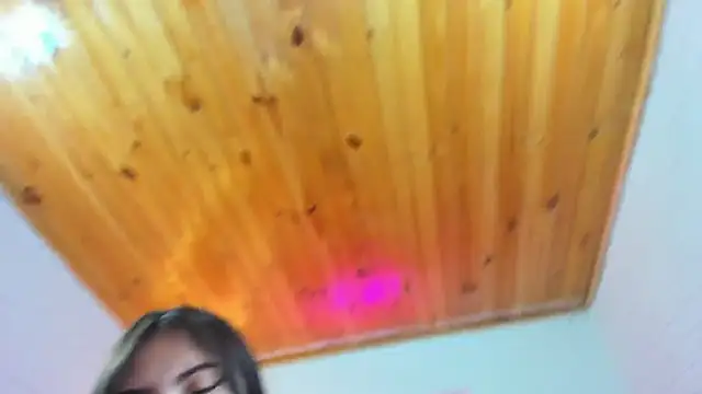 Snapshot of Roxanne_tay chatting on 13, 3, 2025 Roxanne tay online show from 13, 3, 2025