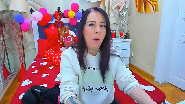 LauraSin online show from 15, 2, 2025