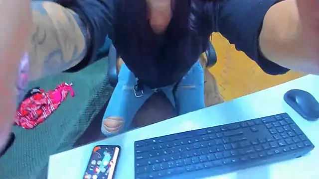 LauraSin online show from 15, 9, 2025