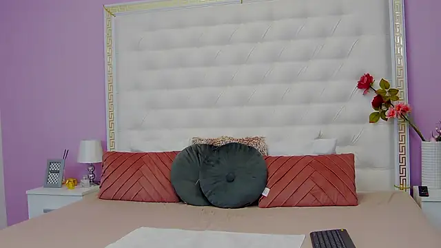 Lenna Paul online show from 27, 1, 2025