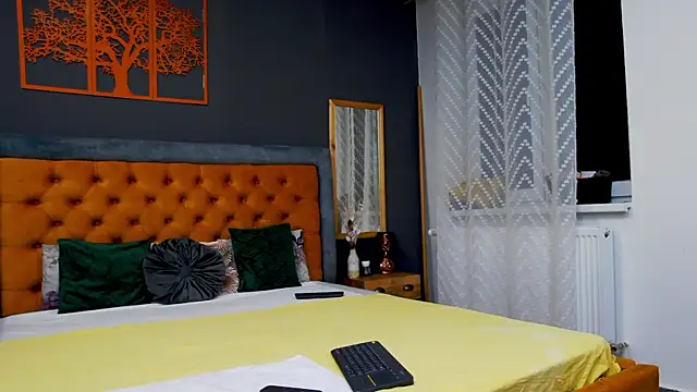 Lenna Paul online show from 20, 2, 2025