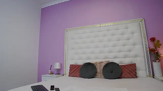 Lenna Paul online show from 17, 12, 2025