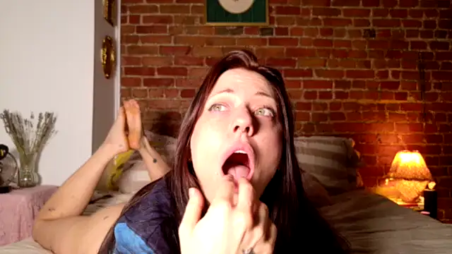 Snapshot of MaeDaybaby chatting on 26, 11, 2025 MaeDaybaby online show from 26, 11, 2025