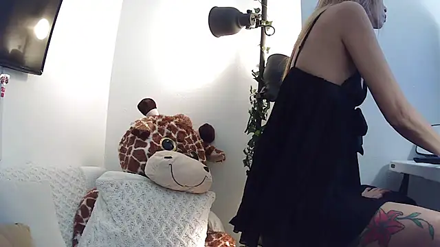 Snapshot of mysterymel chatting on 8, 3, 2025 mysterymel online show from 8, 3, 2025