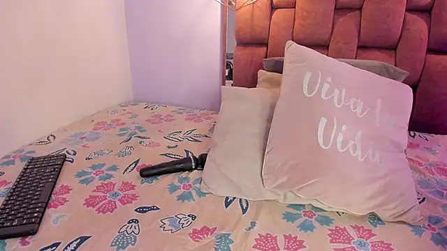 kristakinnky online show from 25, 11, 2025