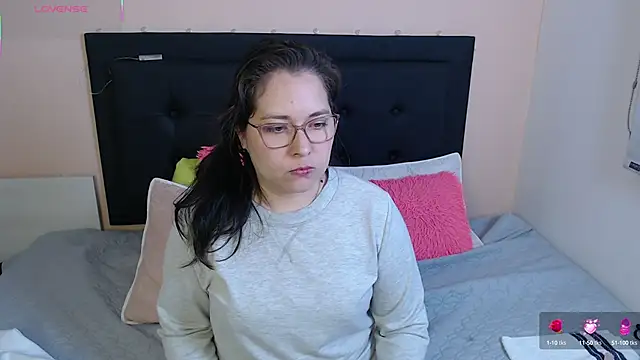 May Carlier online show from 16, 9, 2025