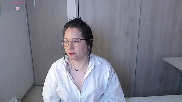 May Carlier online show from 5, 10, 2025