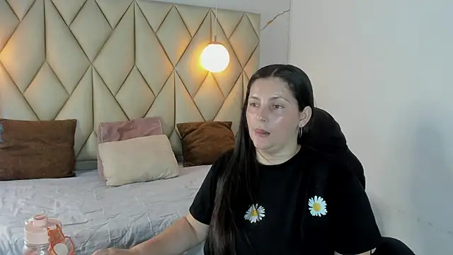 Snapshot of angelswets chatting on 18, 7, 2026 angelswets online show from 18, 7, 2026
