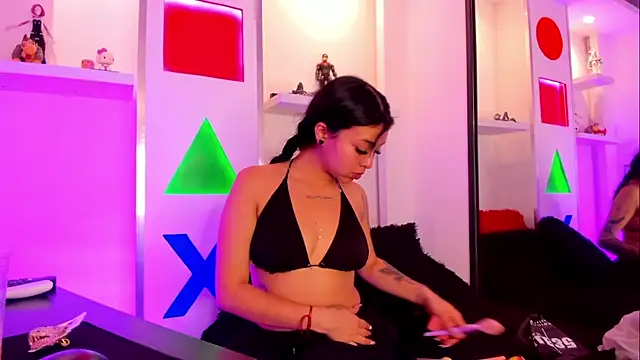 Snapshot of pettit_courtny chatting on 18, 12, 2025 pettit courtny online show from 18, 12, 2025