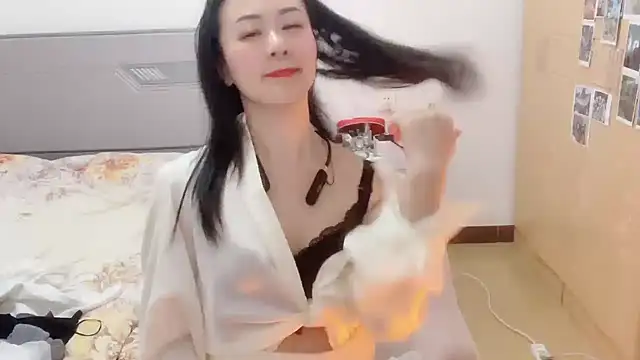 Snapshot of fanfan-FF chatting on 4, 1, 2025 fanfan-FF online show from 4, 1, 2025