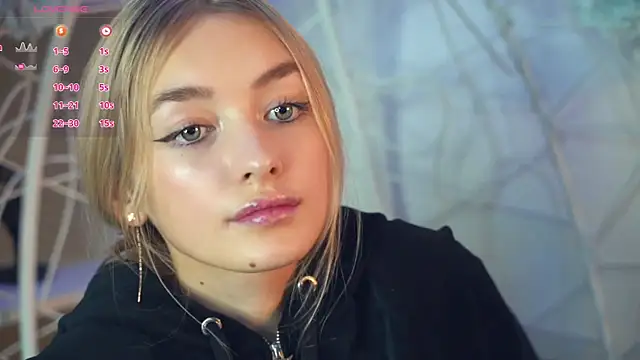 Snapshot of FlairCunard chatting on 11, 12, 2024 FlairCunard online show from 11, 12, 2024