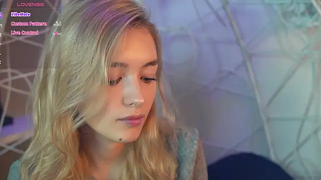 Snapshot of FlairCunard chatting on 12, 12, 2024 FlairCunard online show from 12, 12, 2024