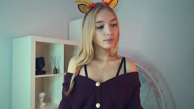 Snapshot of FlairCunard chatting on 18, 12, 2024 FlairCunard online show from 18, 12, 2024