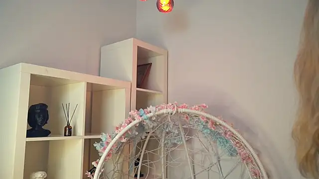 Snapshot of FlairCunard chatting on 19, 12, 2024 FlairCunard online show from 19, 12, 2024