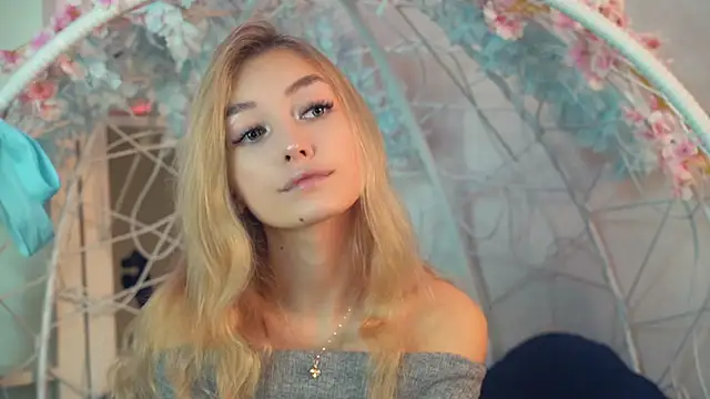 Snapshot of FlairCunard chatting on 20, 12, 2024 FlairCunard online show from 20, 12, 2024