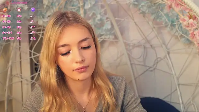 Snapshot of FlairCunard chatting on 20, 12, 2024 FlairCunard online show from 20, 12, 2024