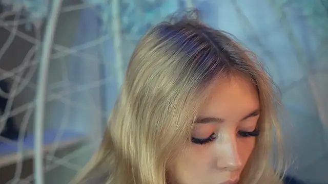 Snapshot of FlairCunard chatting on 21, 12, 2024 FlairCunard online show from 21, 12, 2024