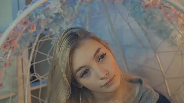 Snapshot of FlairCunard chatting on 29, 12, 2024 FlairCunard online show from 29, 12, 2024