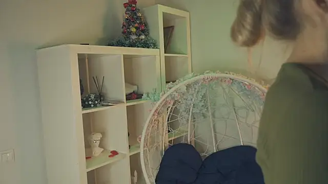 Snapshot of FlairCunard chatting on 3, 1, 2025 FlairCunard online show from 3, 1, 2025