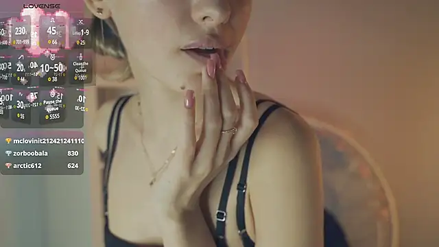 Snapshot of FlairCunard chatting on 4, 1, 2025 FlairCunard online show from 4, 1, 2025