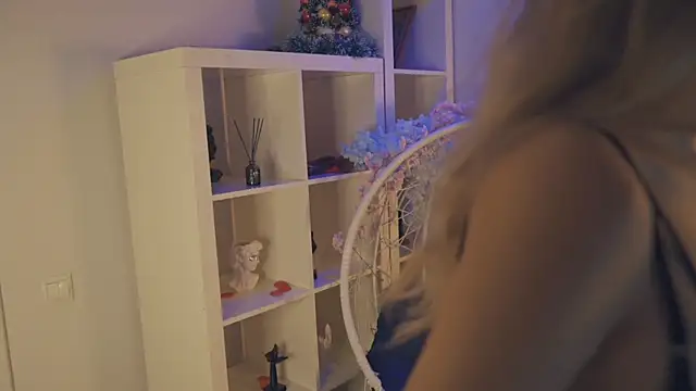 Snapshot of FlairCunard chatting on 6, 1, 2025 FlairCunard online show from 6, 1, 2025