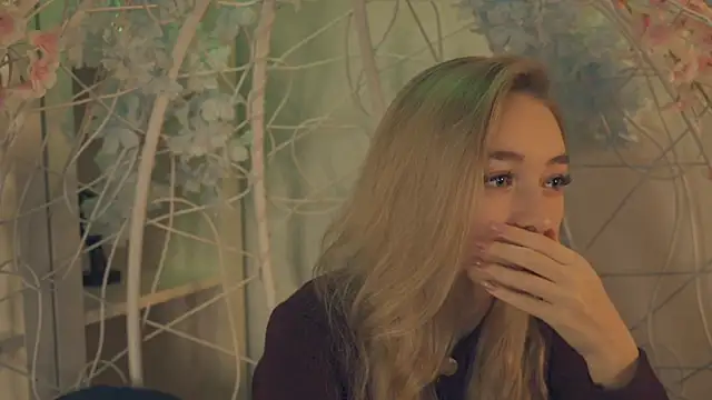 Snapshot of FlairCunard chatting on 7, 1, 2025 FlairCunard online show from 7, 1, 2025