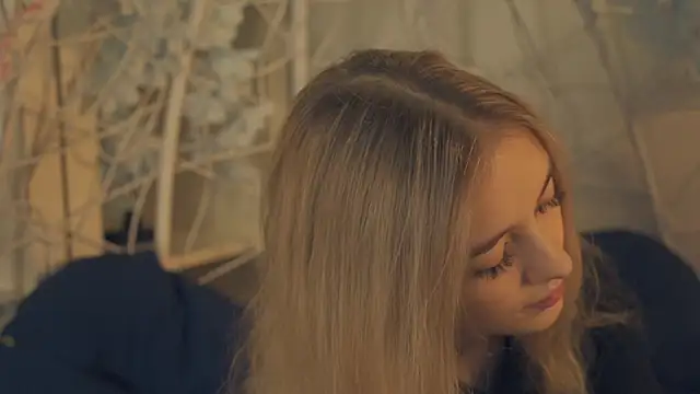 Snapshot of FlairCunard chatting on 11, 1, 2025 FlairCunard online show from 11, 1, 2025