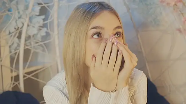 Snapshot of FlairCunard chatting on 15, 1, 2025 FlairCunard online show from 15, 1, 2025