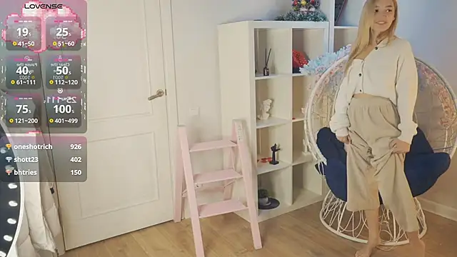 Snapshot of FlairCunard chatting on 15, 1, 2025 FlairCunard online show from 15, 1, 2025