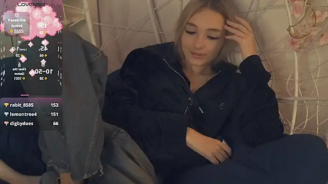 Snapshot of FlairCunard chatting on 16, 1, 2025 FlairCunard online show from 16, 1, 2025