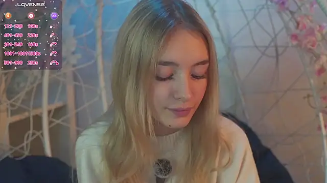 Snapshot of FlairCunard chatting on 31, 1, 2025 FlairCunard online show from 31, 1, 2025