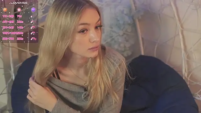 Snapshot of FlairCunard chatting on 15, 2, 2025 FlairCunard online show from 15, 2, 2025