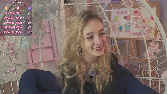 Snapshot of FlairCunard chatting on 18, 2, 2025 FlairCunard online show from 18, 2, 2025