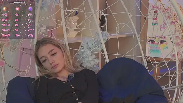 Snapshot of FlairCunard chatting on 19, 2, 2025 FlairCunard online show from 19, 2, 2025